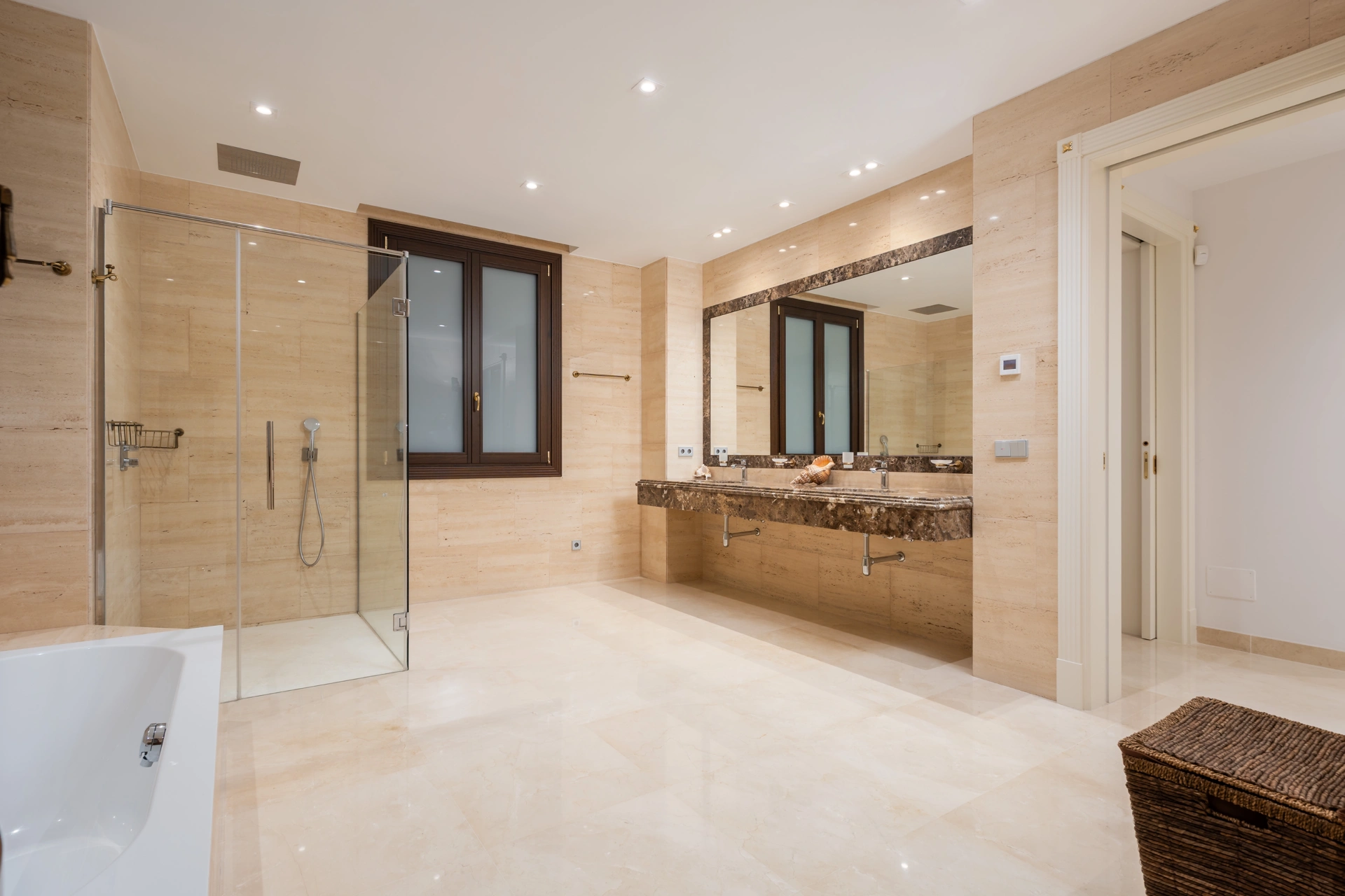 Villa for sale in Casasola, Estepona East