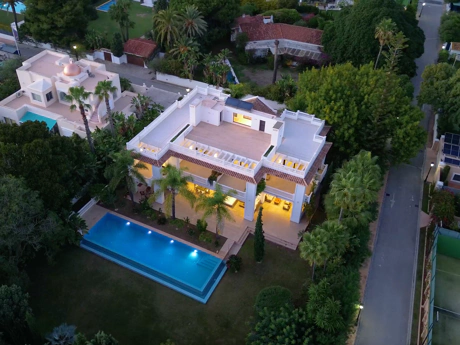 Excepcional Villa junto a la Playa en Guadalmina Baja