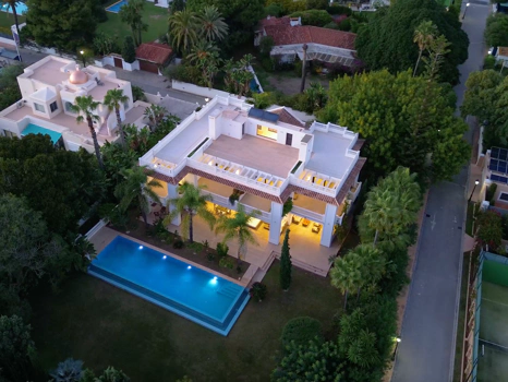 Exceptional Beachside Villa in Guadalmina Baja
