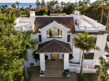 Excepcional Villa junto a la Playa en Guadalmina Baja