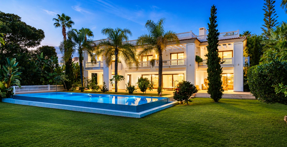 Exceptional Beachside Villa in Guadalmina Baja