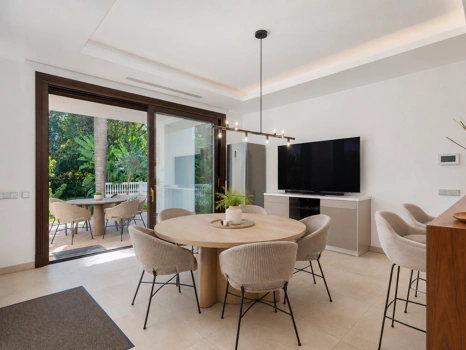 Exceptional Beachside Villa in Guadalmina Baja