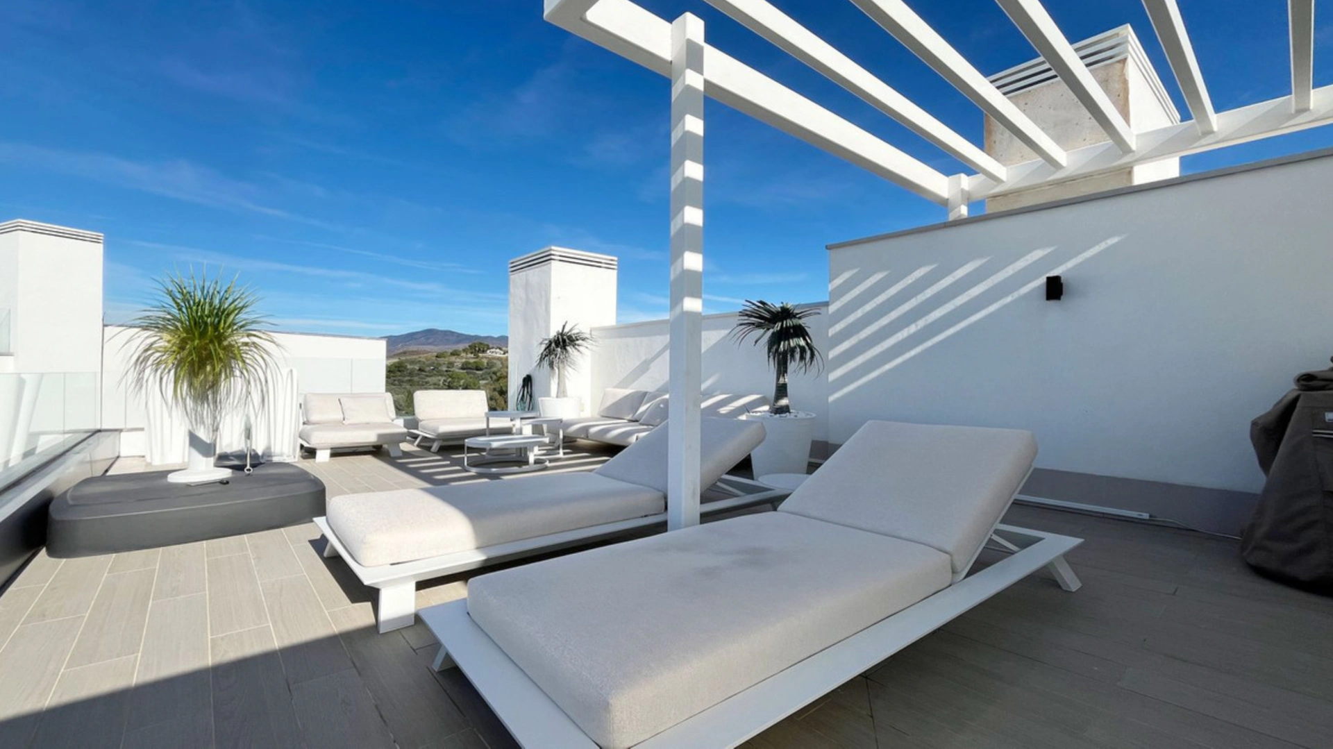 Penthouse for sale in New Golden Mile, Estepona East