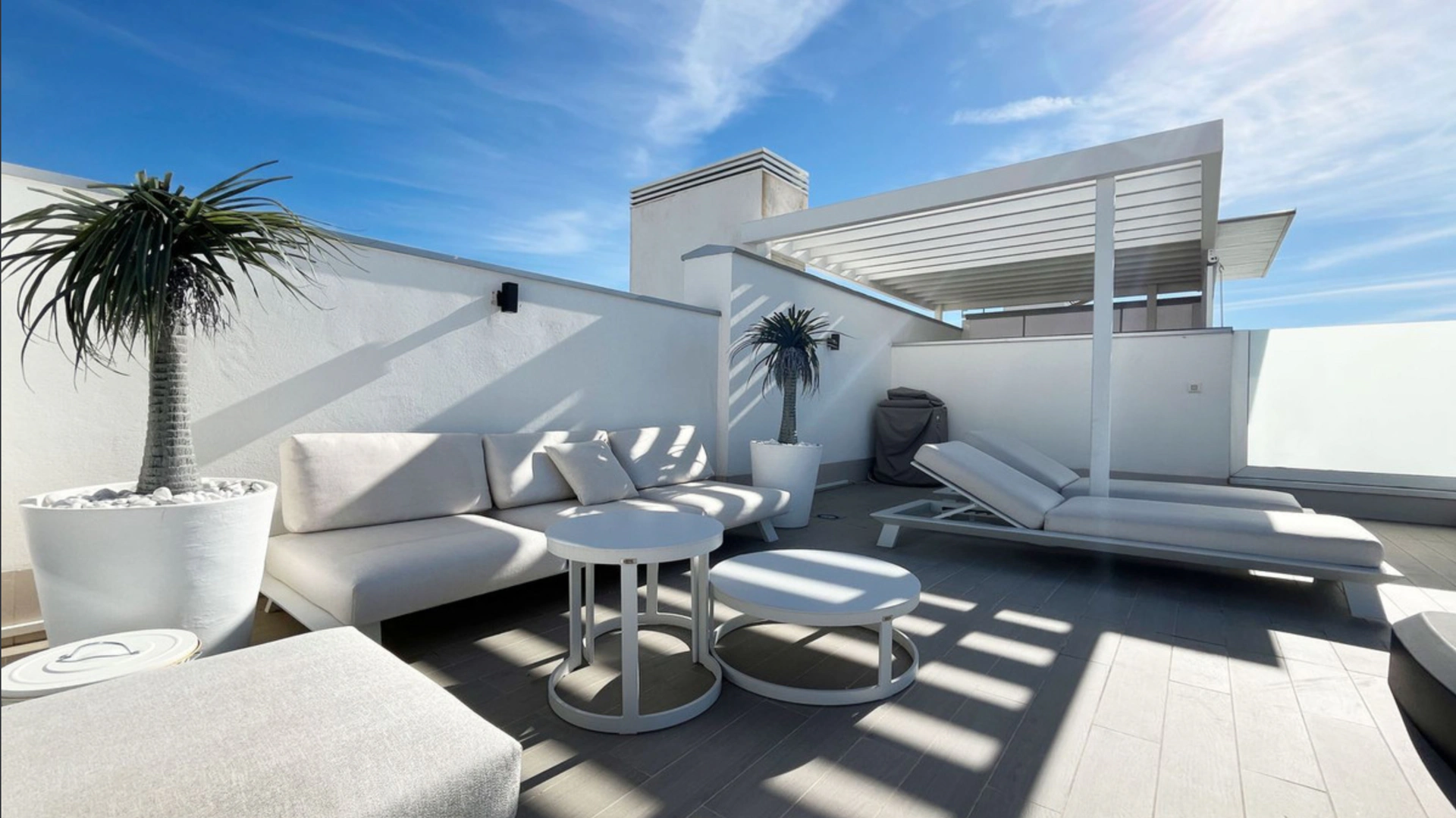 Penthouse for sale in New Golden Mile, Estepona East