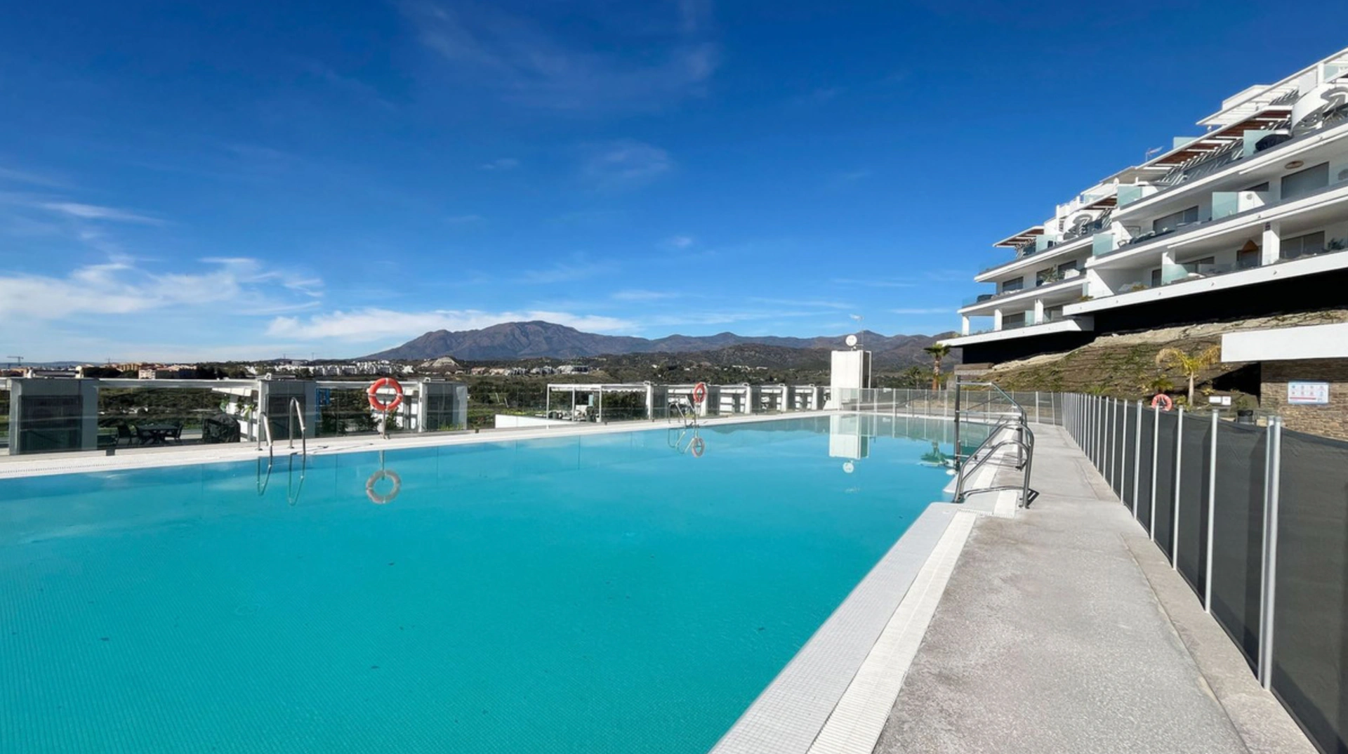 Penthouse for sale in New Golden Mile, Estepona East