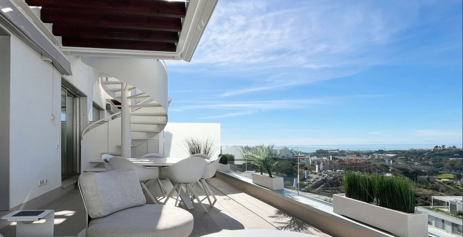 Modern Penthouse with Panoramic Sea Views in Oceana Views