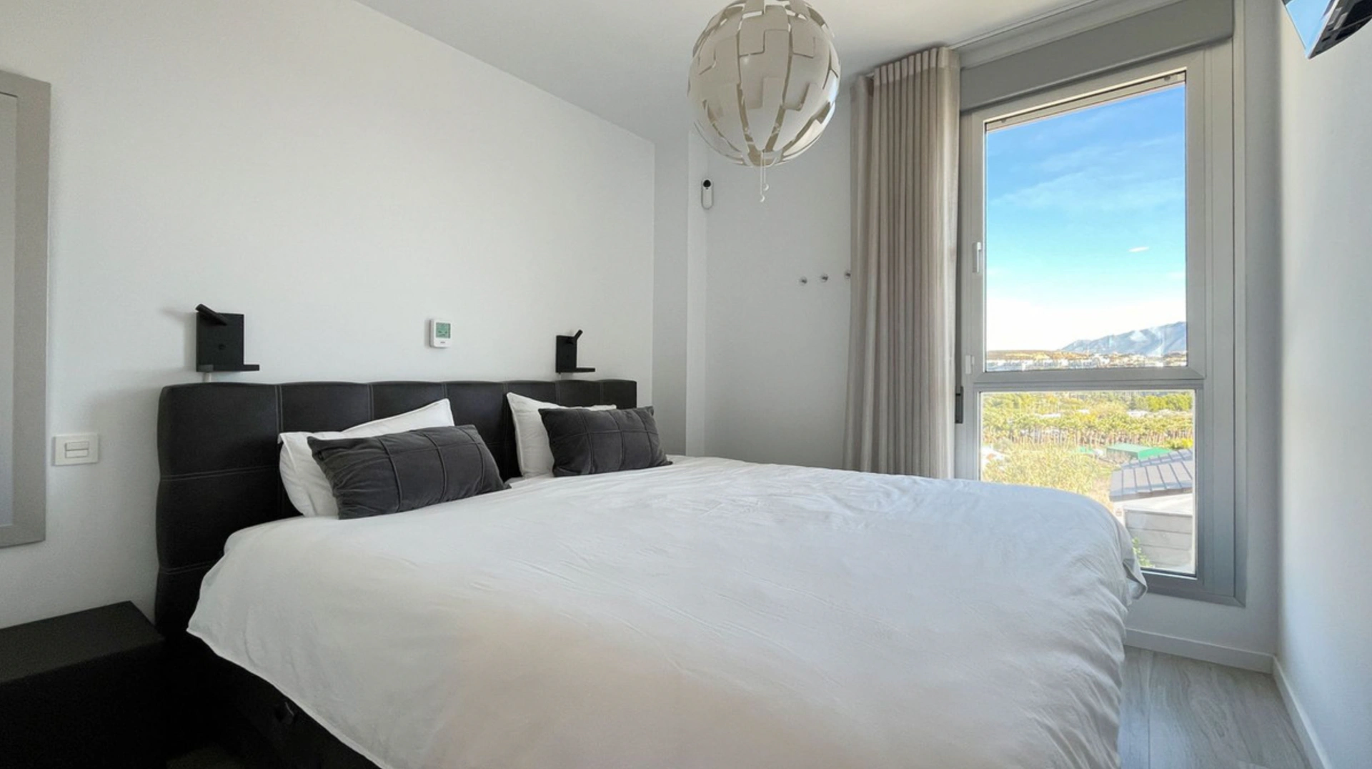 Penthouse for sale in New Golden Mile, Estepona East