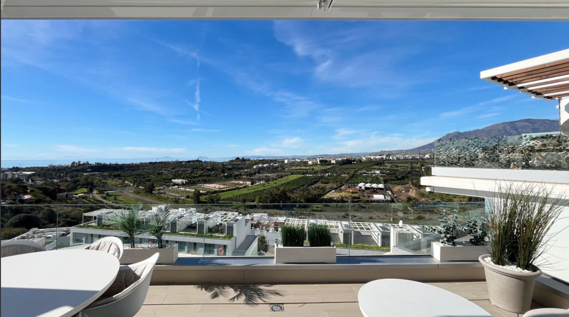 Penthouse for sale in New Golden Mile, Estepona East