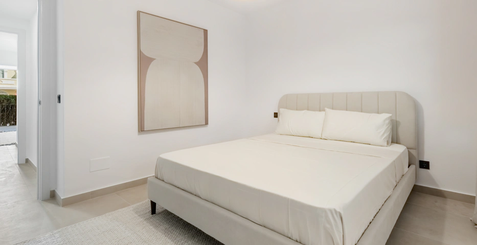 Apartamento de Tres Dormitorios Totalmente Renovado en el Corazón de Nueva Andalucía, Aloha