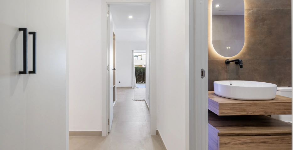 Apartamento de Tres Dormitorios Totalmente Renovado en el Corazón de Nueva Andalucía, Aloha