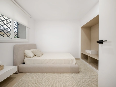 Apartamento de Tres Dormitorios Totalmente Renovado en el Corazón de Nueva Andalucía, Aloha