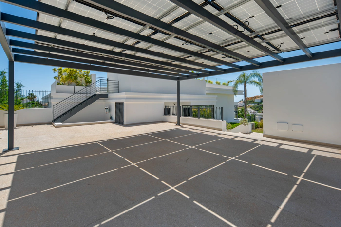 Luxury Contemporary Villa with Panoramic Sea Views in La Resina Golf