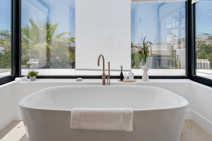 Luxury Contemporary Villa with Panoramic Sea Views in La Resina Golf
