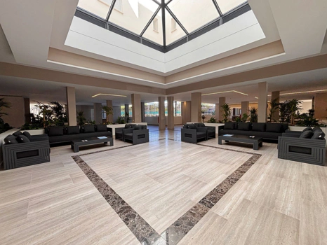 Luxury Apartment with Rooftop Pool and Mountain Views