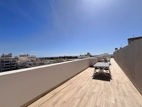 Luxury Apartment with Rooftop Pool and Mountain Views