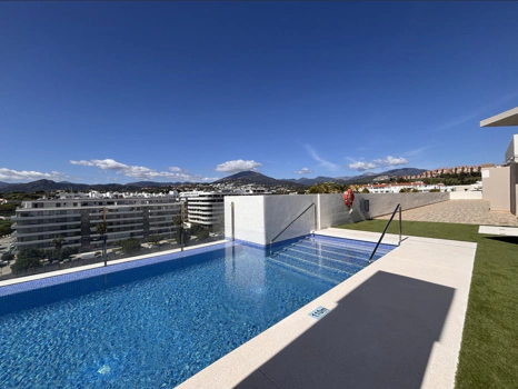 Luxury Apartment with Rooftop Pool and Mountain Views