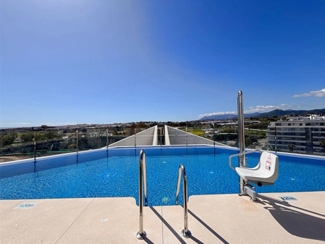 Luxury Apartment with Rooftop Pool and Mountain Views