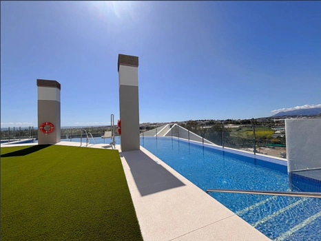 Luxury Apartment with Rooftop Pool and Mountain Views