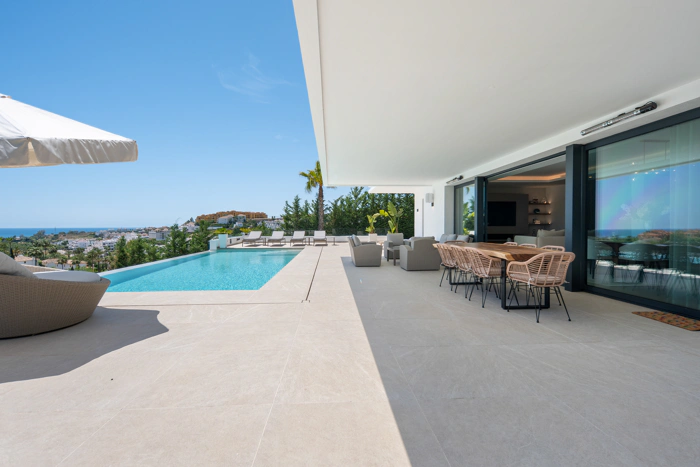 Luxury Contemporary Villa with Panoramic Sea Views in La Resina Golf
