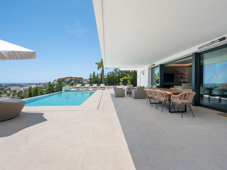 Luxury Contemporary Villa with Panoramic Sea Views in La Resina Golf