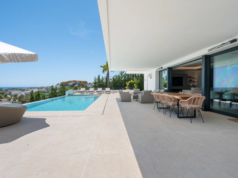 Villa Contemporánea de Lujo con Vistas Panorámicas al Mar en La Resina Golf