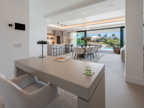 Villa Contemporánea de Lujo con Vistas Panorámicas al Mar en La Resina Golf