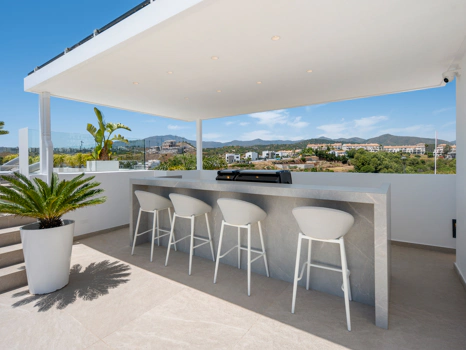 Villa Contemporánea de Lujo con Vistas Panorámicas al Mar en La Resina Golf