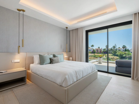 Villa Contemporánea de Lujo con Vistas Panorámicas al Mar en La Resina Golf