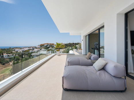 Villa Contemporánea de Lujo con Vistas Panorámicas al Mar en La Resina Golf