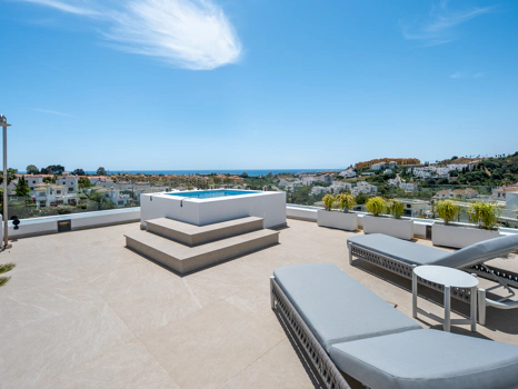 Villa Contemporánea de Lujo con Vistas Panorámicas al Mar en La Resina Golf