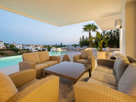 Villa Contemporánea de Lujo con Vistas Panorámicas al Mar en La Resina Golf