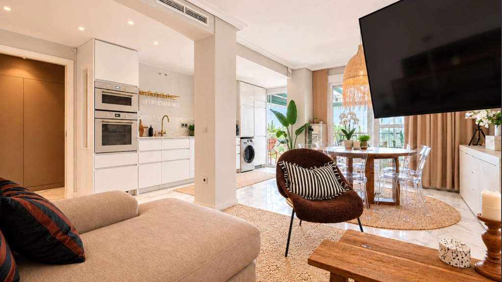 Beautifully Renovated 2-Bedroom Apartment with Large Sunny Terrace in Lorcrimar