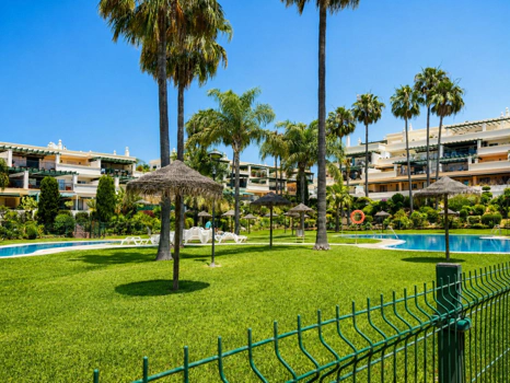 Beautifully Renovated 2-Bedroom Apartment with Large Sunny Terrace in Lorcrimar