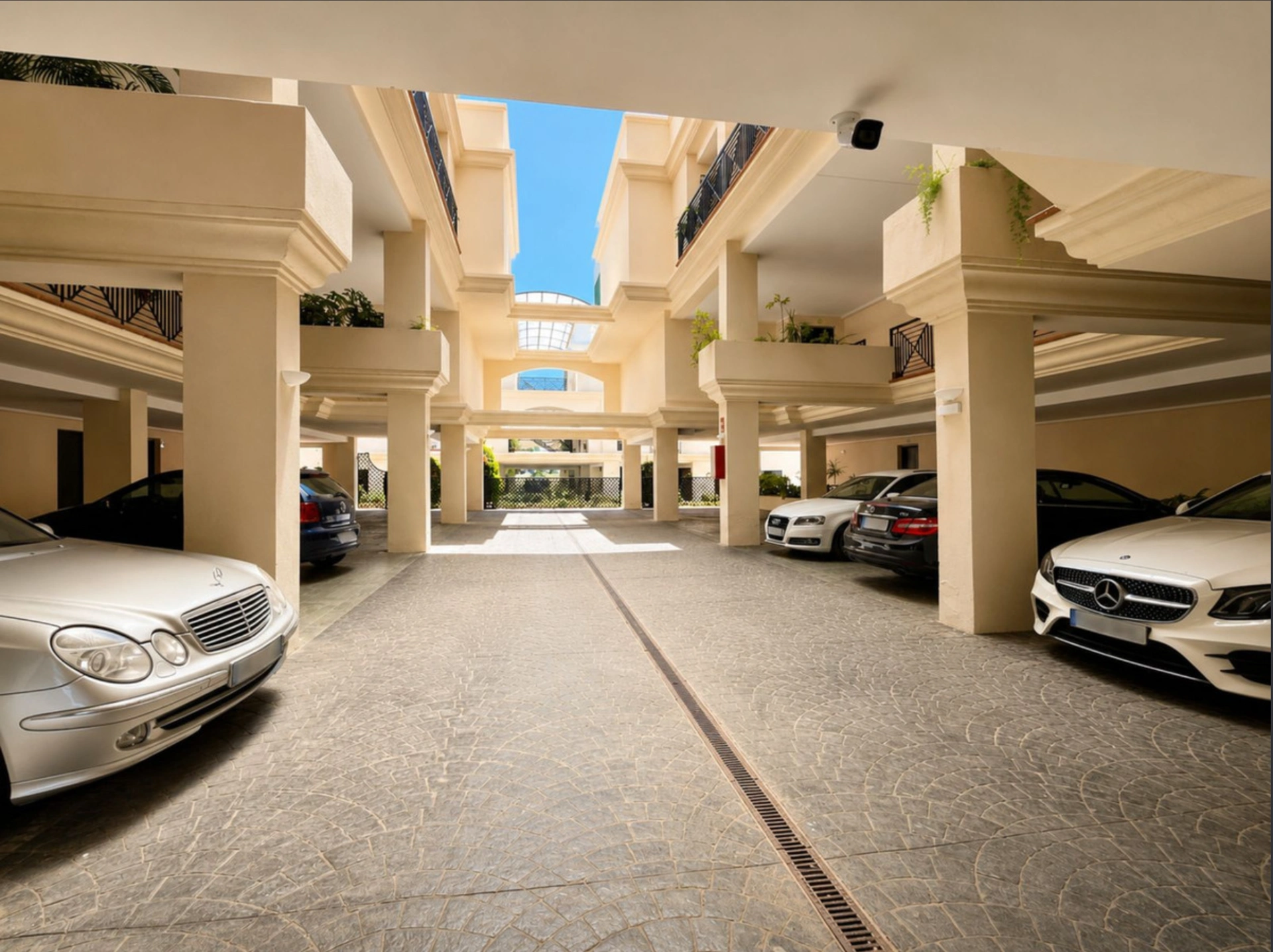 Penthouse for sale in Nueva Andalucia, Marbella