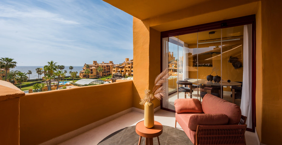 Exclusive Renovated Apartment with Panoramic Sea Views in Los Granados del Mar