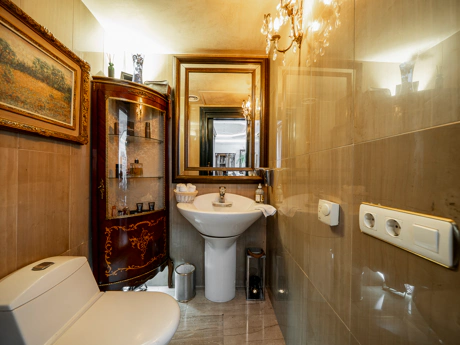 Prestige Living and Investment Opportunity in the Heart of Puerto Banús