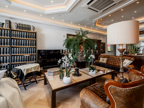 Prestige Living and Investment Opportunity in the Heart of Puerto Banús