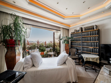 Prestige Living and Investment Opportunity in the Heart of Puerto Banús
