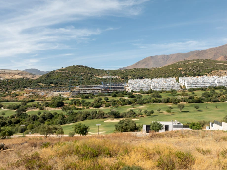 Plot with project and structure in Estepona with sea and golf views