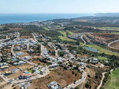 Plot with project and structure in Estepona with sea and golf views