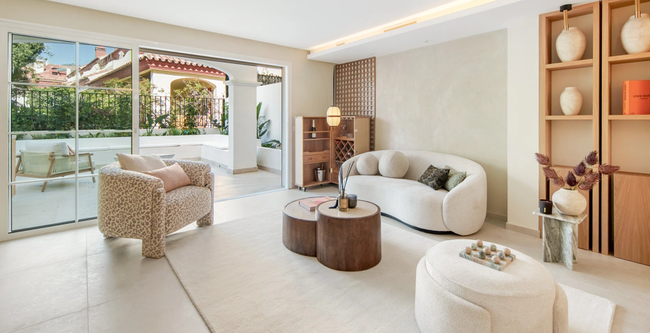 Golden Mile Gem – Renovated Townhouse with Terrace