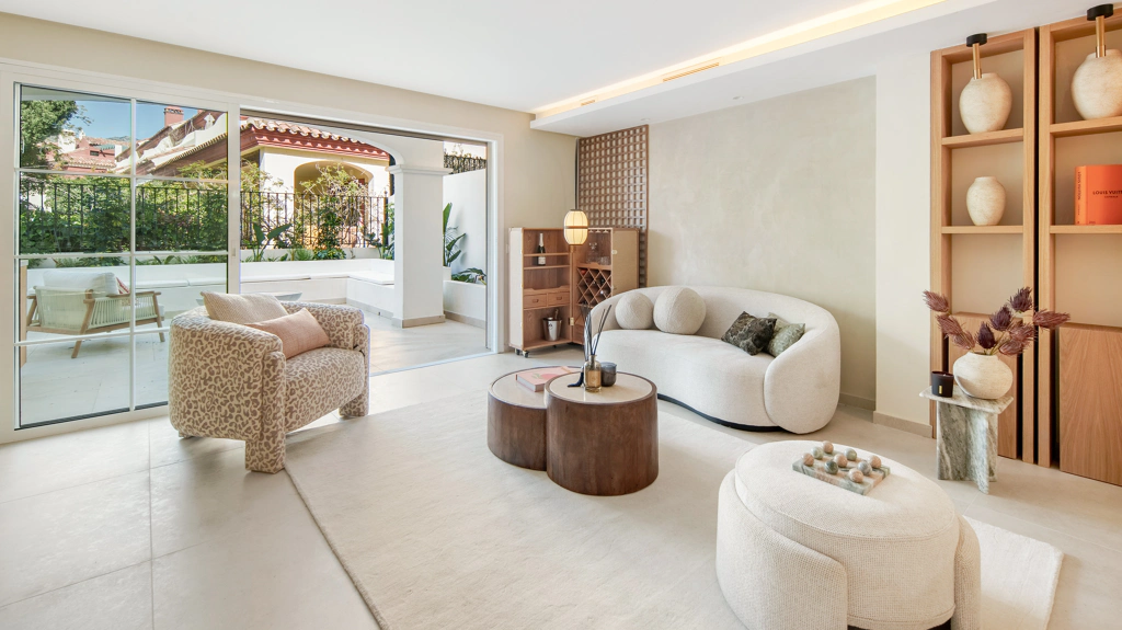 Golden Mile Gem – Renovated Townhouse with Terrace
