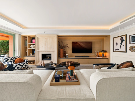 Luxury three-Bedroom Penthouse with expansive Sea Views in Four Seasons