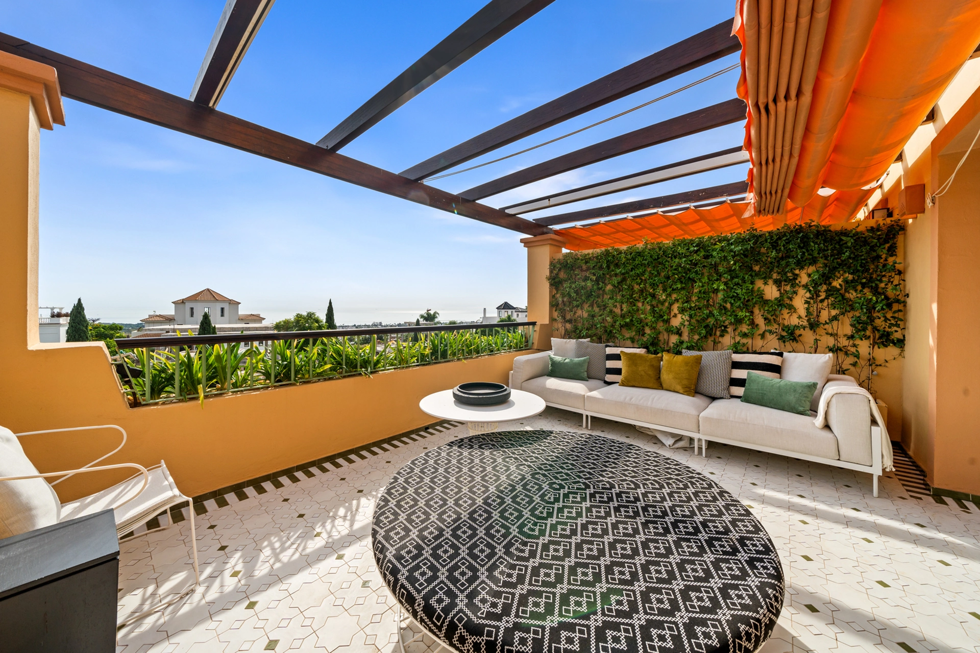 Penthouse for sale in Los Flamingos, Benahavis