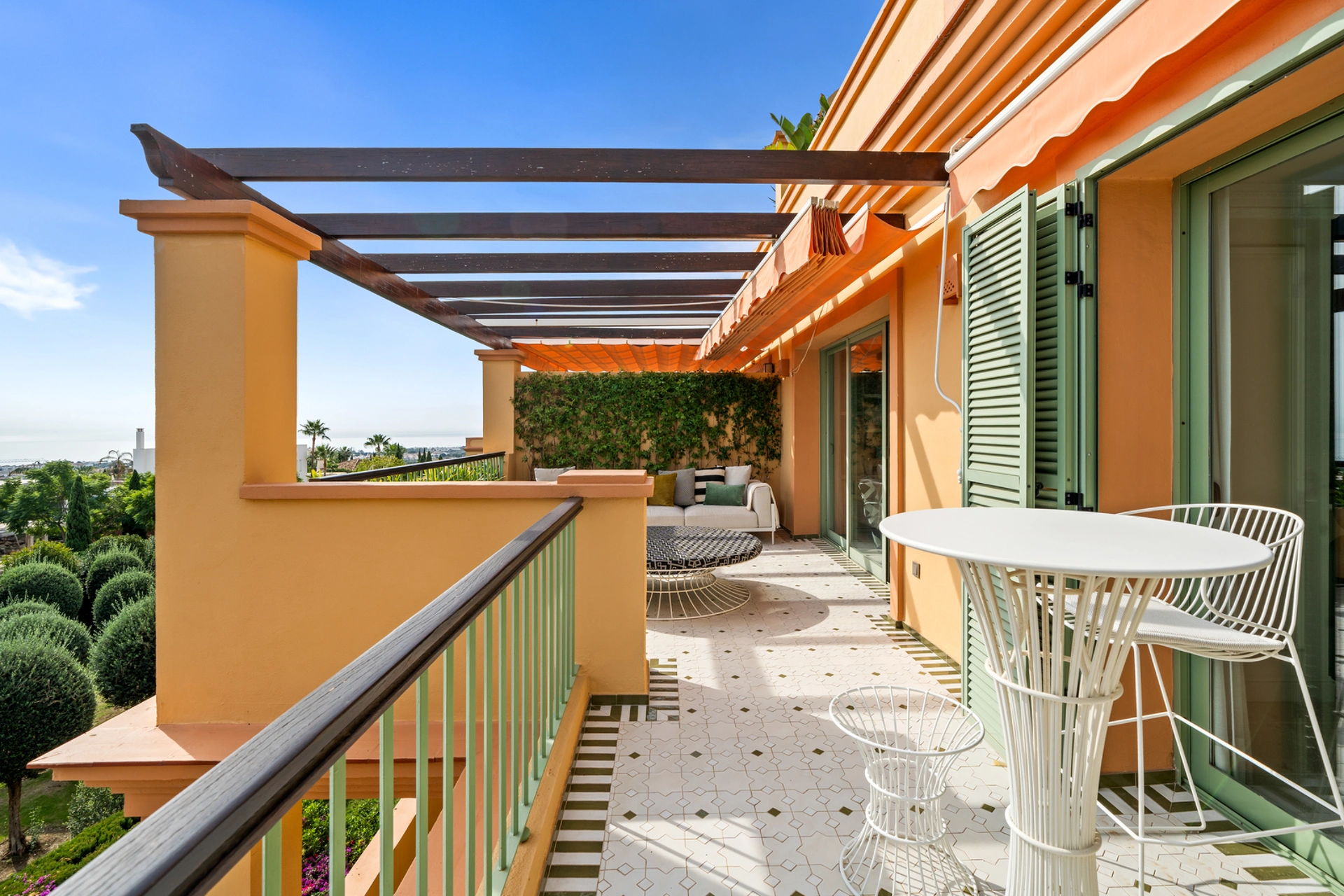 Penthouse for sale in Los Flamingos, Benahavis