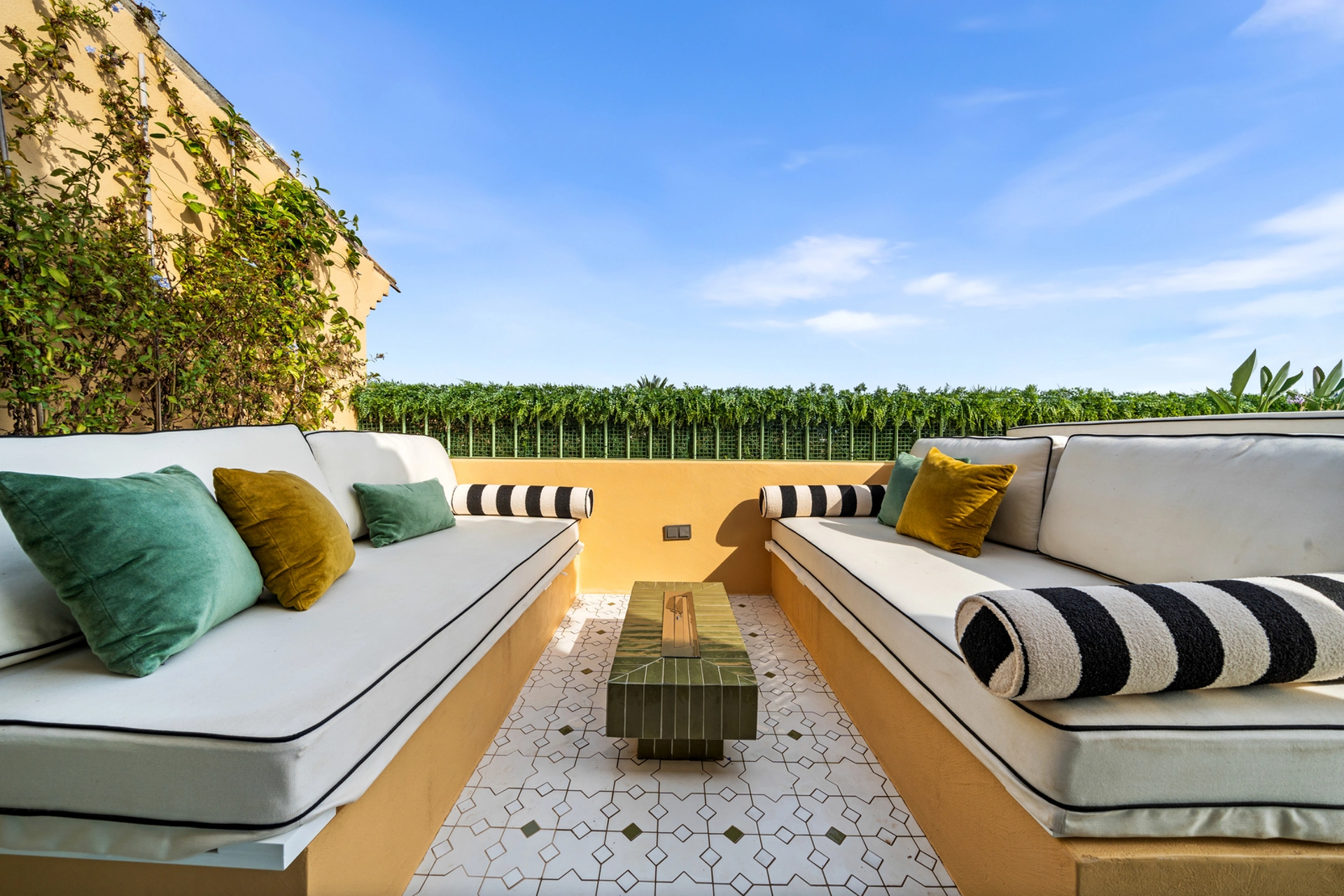Penthouse for sale in Los Flamingos, Benahavis
