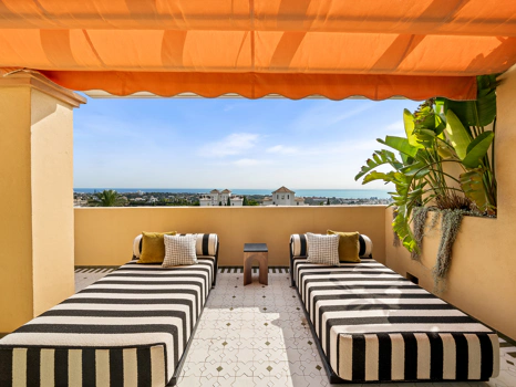 Luxury three-Bedroom Penthouse with expansive Sea Views in Four Seasons