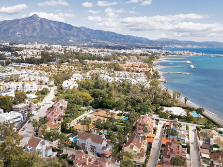 Villa for sale in Marbella - Puerto Banus