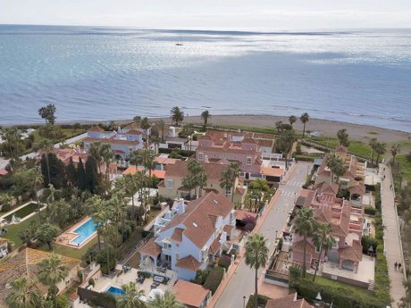 Villa for sale in Marbella - Puerto Banus
