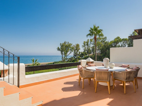 Exquisite Renovated Beachfront Penthouse in Bahía del Velerín